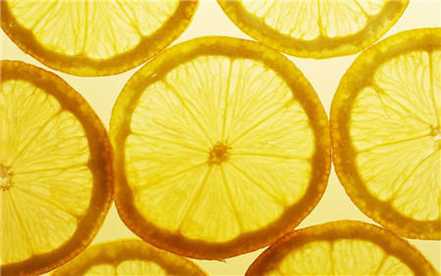 柠檬泡水喝的功效和作用